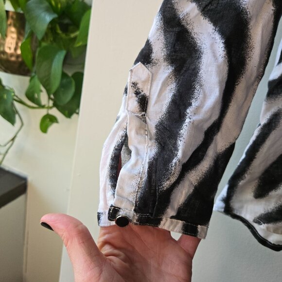 Zebra Print 100% Linen Button-Up Shirt With Rolled Cuffs Size 12P - Picture 4 of 7